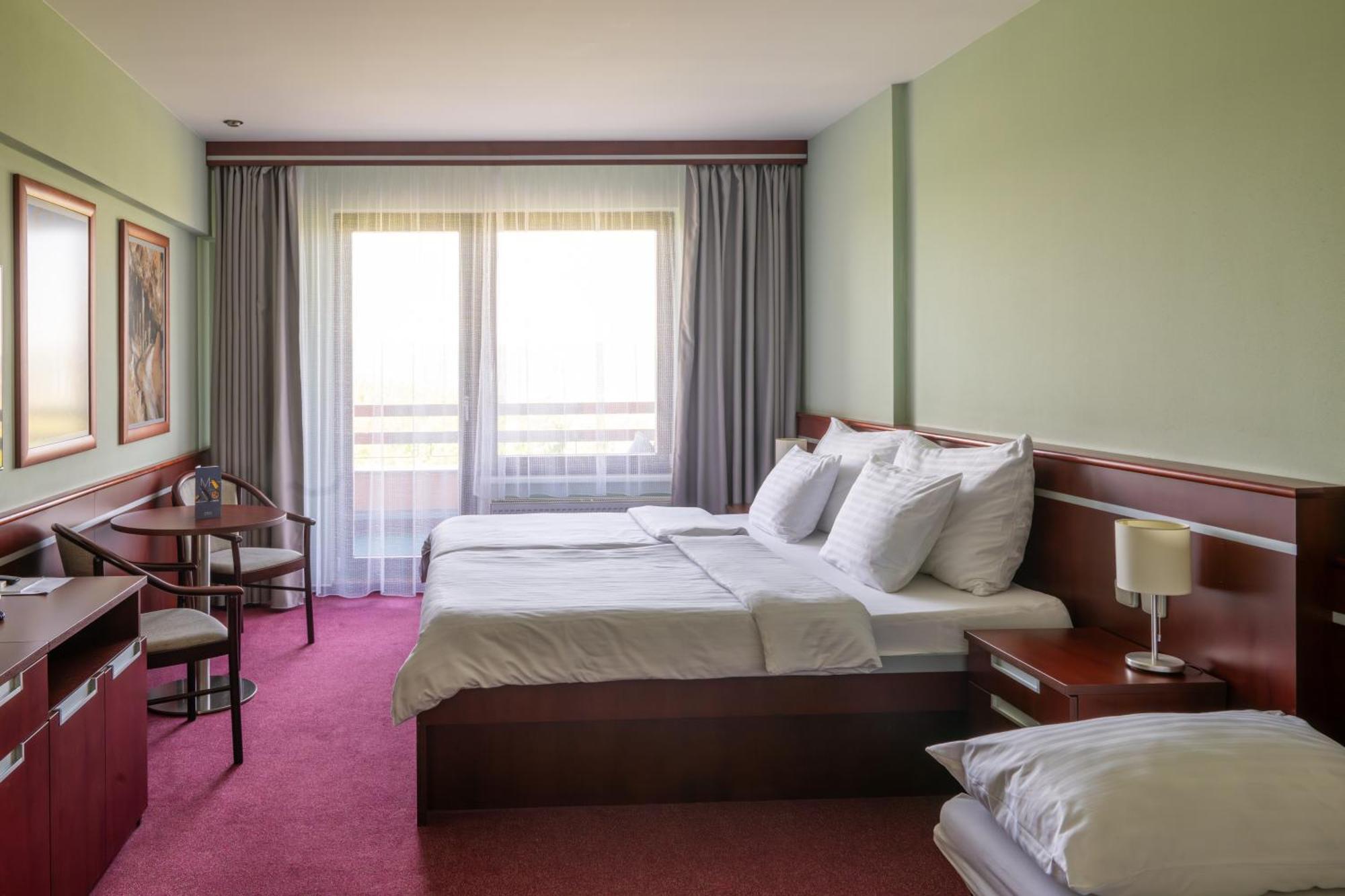 Hotel Orea Panorama Moravsky Kras 4*